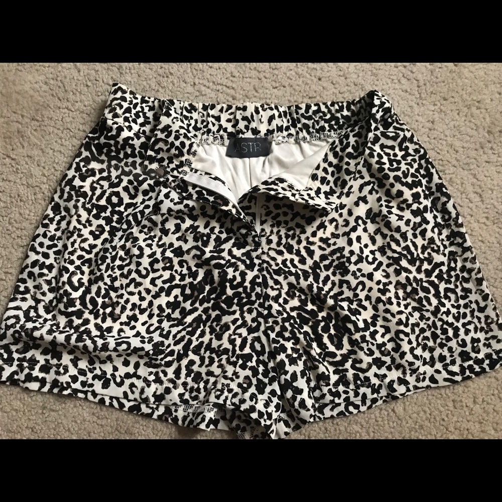 ASTR Label cheetah print dress shorts